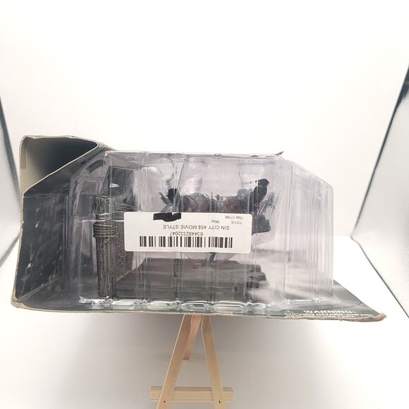 Sin City Hartigan Action Figure Diamond Select Toys New in Packaging - Picture 6 of 7